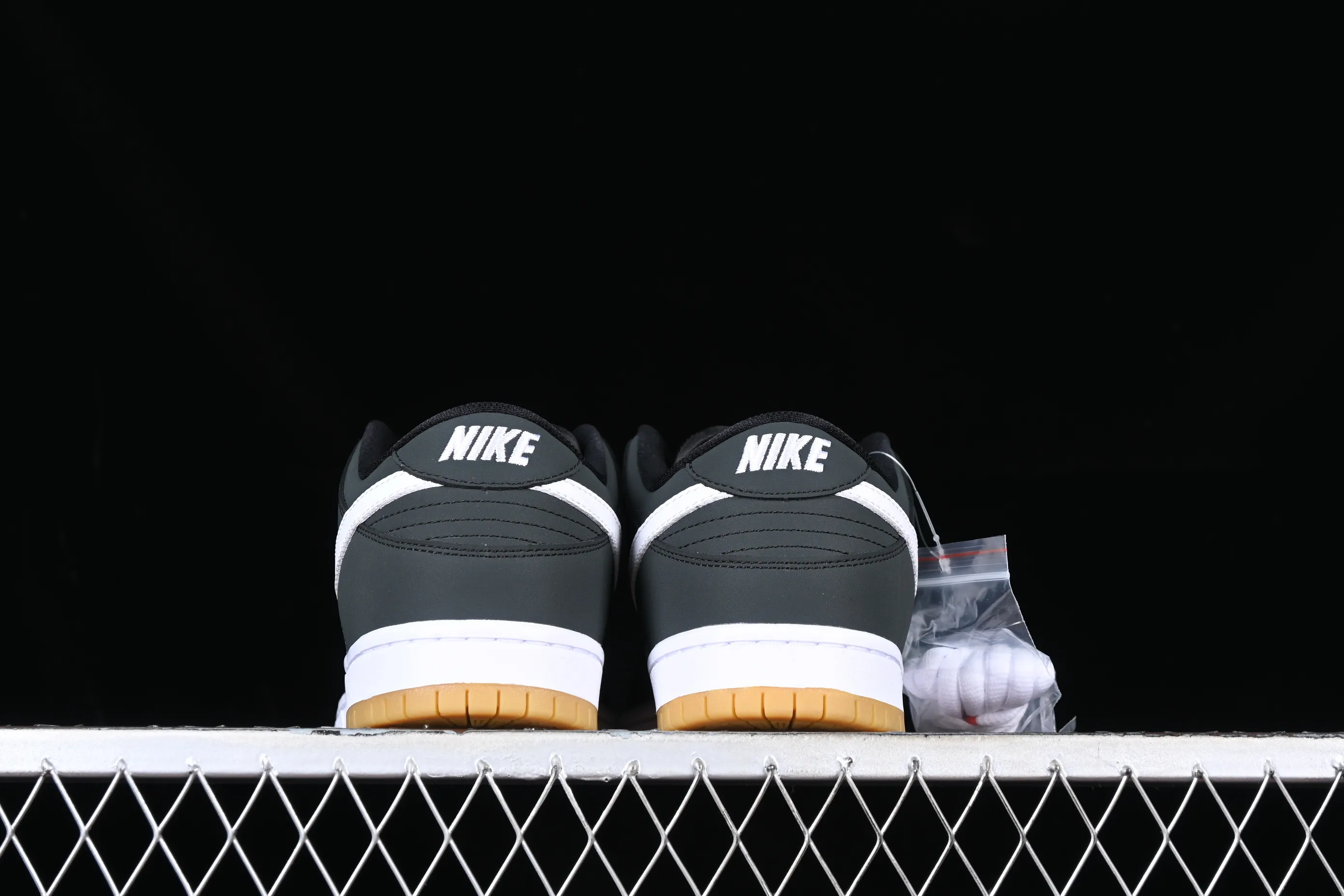 All Categories Nk SB Dunk Series Nk SB Dunk Low Low-top sneakers Nk SB Dunk Low Pro ISO Raw rubber black and white Dunk series retro low-top casual sports skateboard shoes CD2563-001